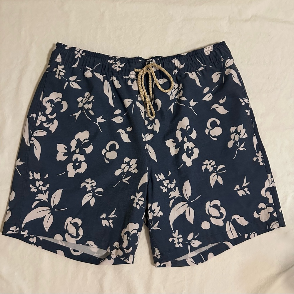 Men’s Fair Harbor Swim Trunks Size 2XL/ XXL Blue & White Floral Lined Pockets